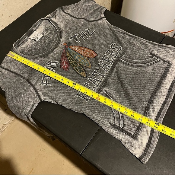 Zen CHICAGO BLACKHAWKS HOCKEY Fear the Feathers Long Sleeve Shirt Sz M Bling - Picture 8 of 8